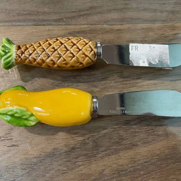 New with Tags Attached 2-Piece Set Butter Knives - Picture 3 of 7